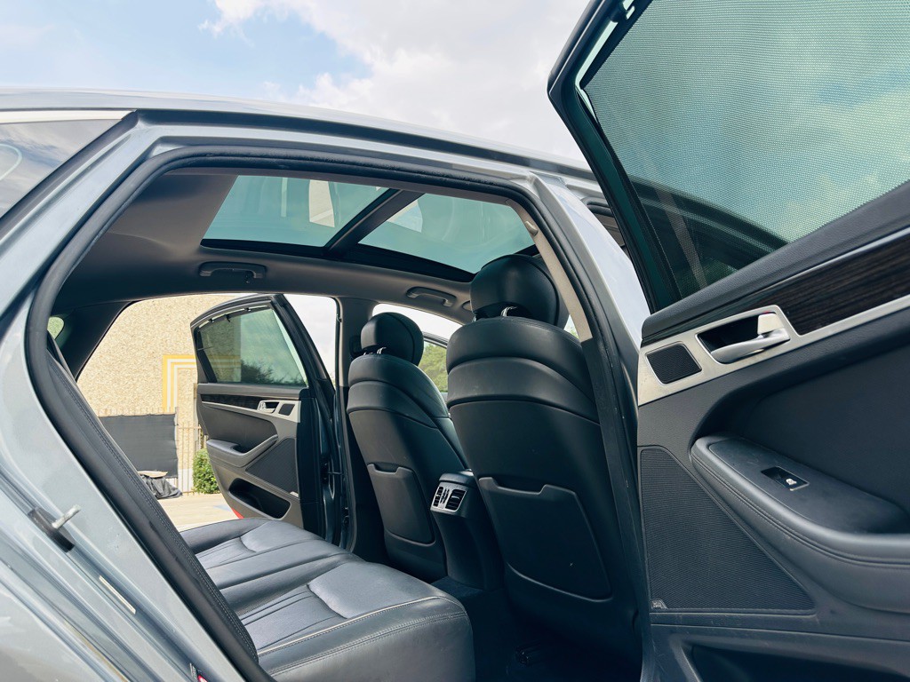 2015 Hyundai Genesis Image 22