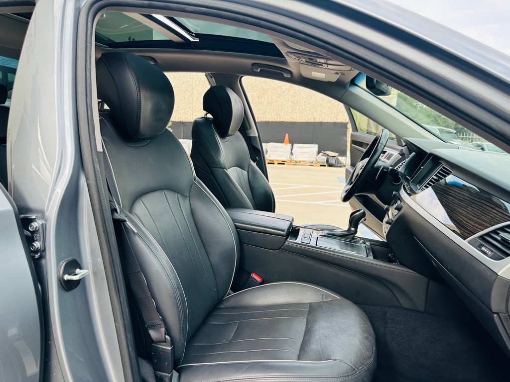 2015 Hyundai Genesis Image 25