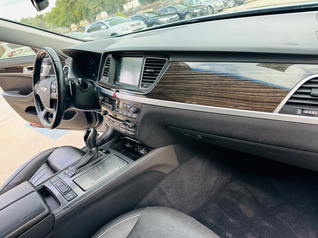 2015 Hyundai Genesis Image 26