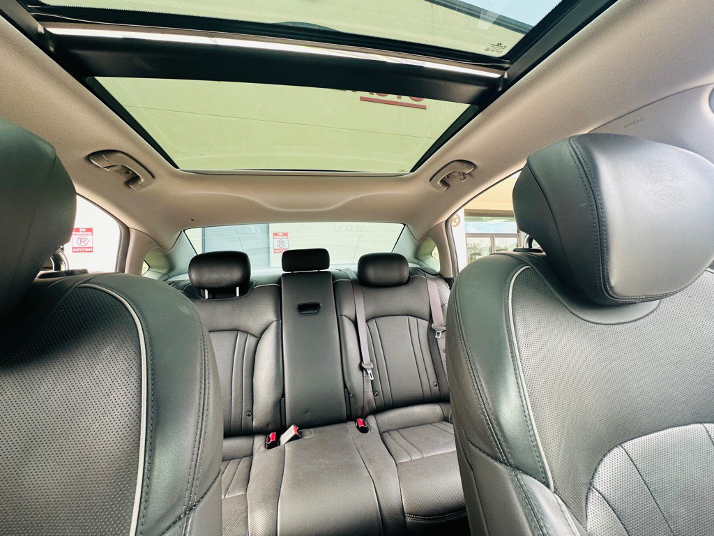 2015 Hyundai Genesis Image 28