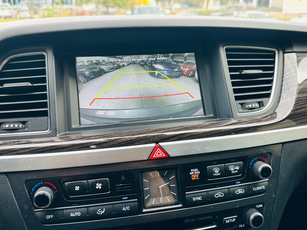 2015 Hyundai Genesis Image 31