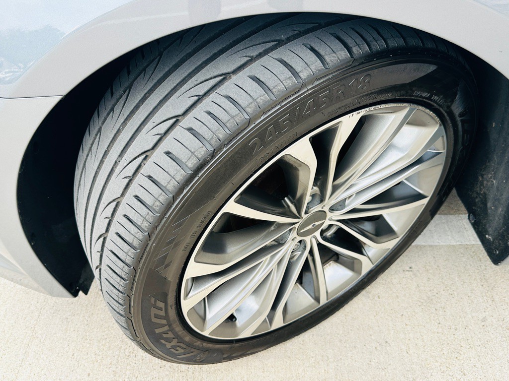 2015 Hyundai Genesis Image 32