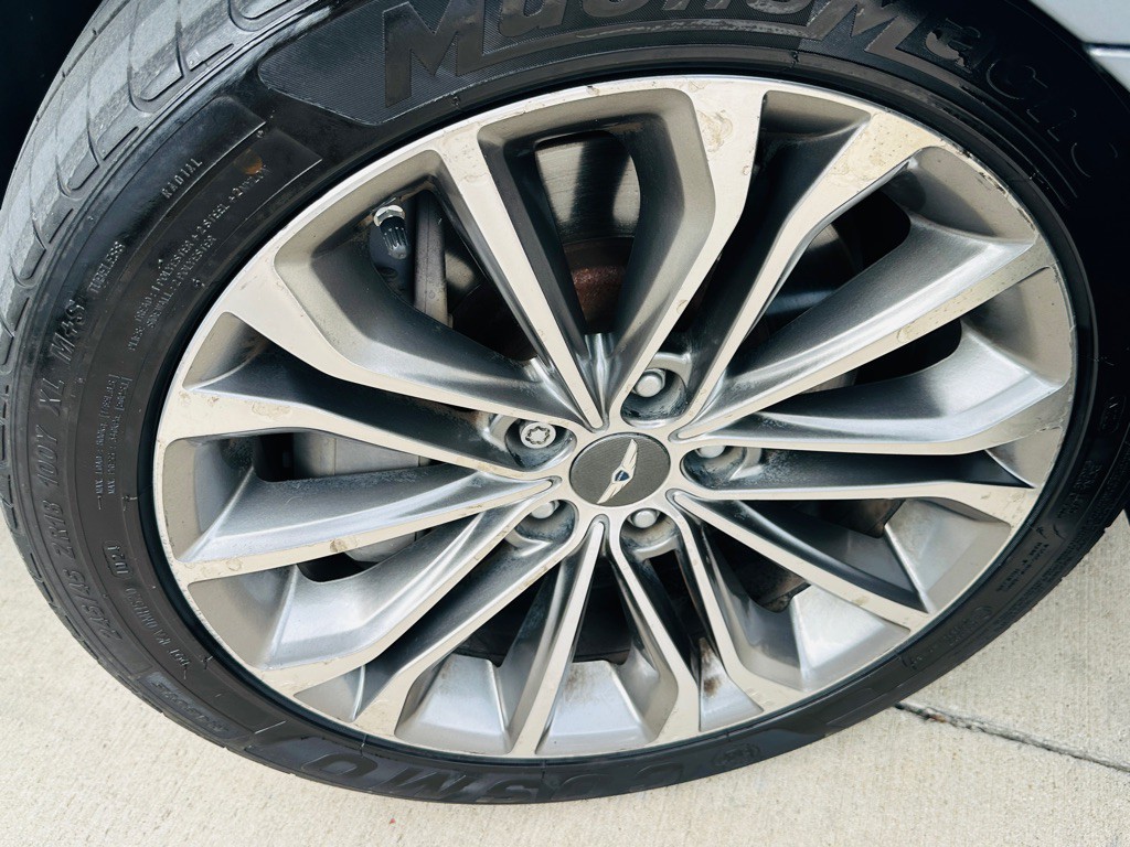 2015 Hyundai Genesis Image 35