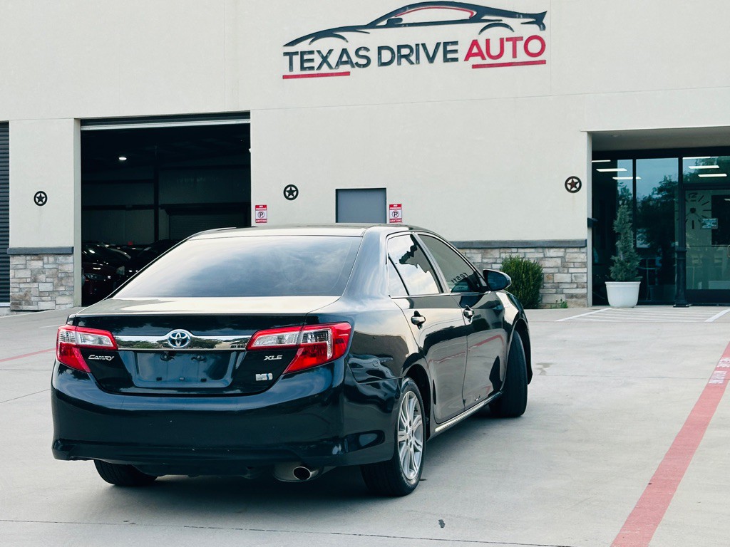 2013 Toyota Camry Image 12