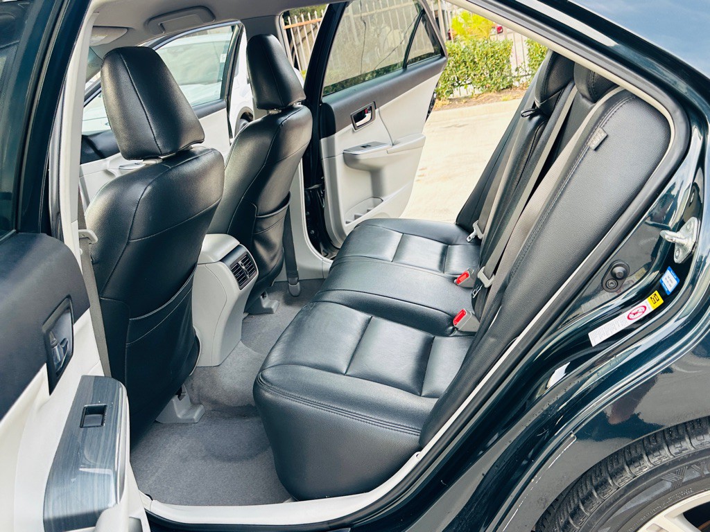 2013 Toyota Camry Image 17