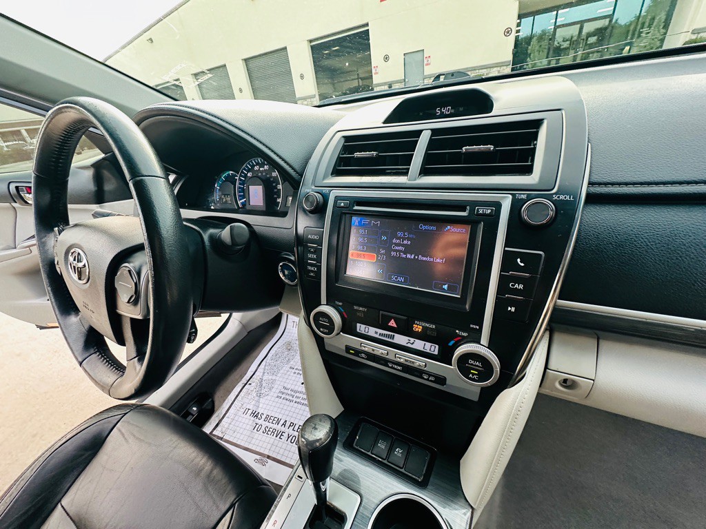 2013 Toyota Camry Image 26