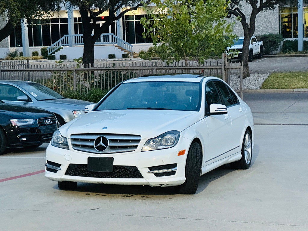2013 Mercedes-Benz C-Class Image 3