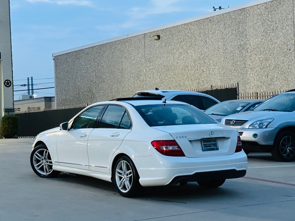 2013 Mercedes-Benz C-Class Image 9