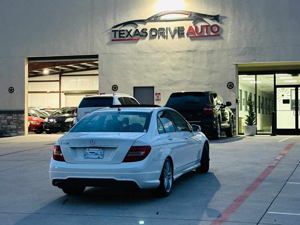 2013 Mercedes-Benz C-Class Image 11