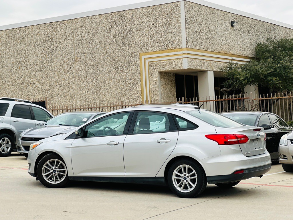 2017 Ford Focus Image 8