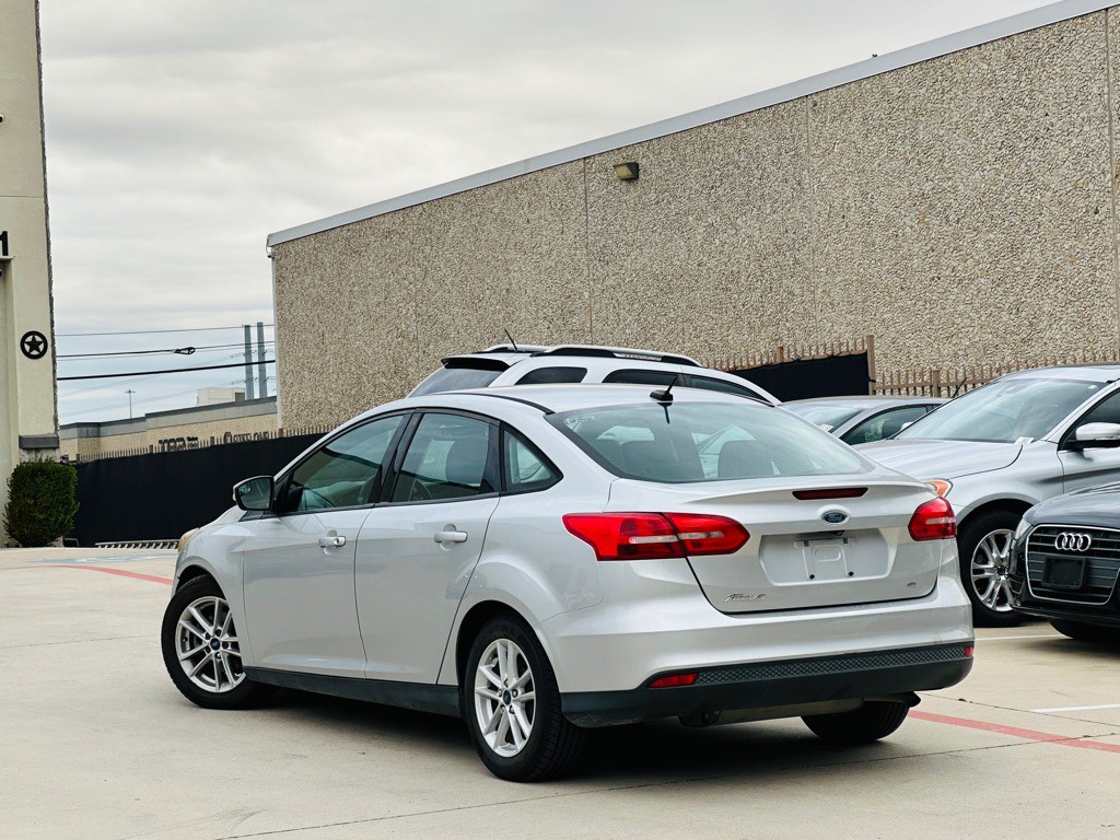 2017 Ford Focus Image 9