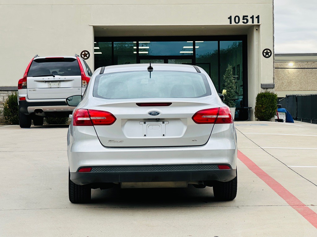 2017 Ford Focus Image 10