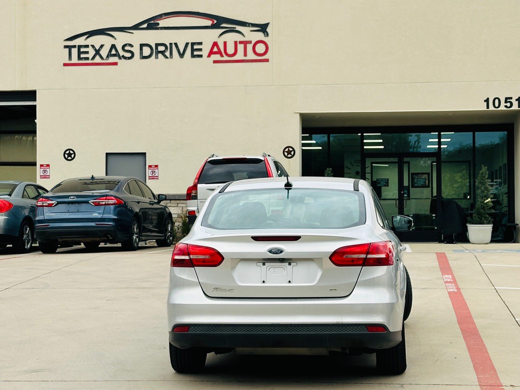 2017 Ford Focus Image 11