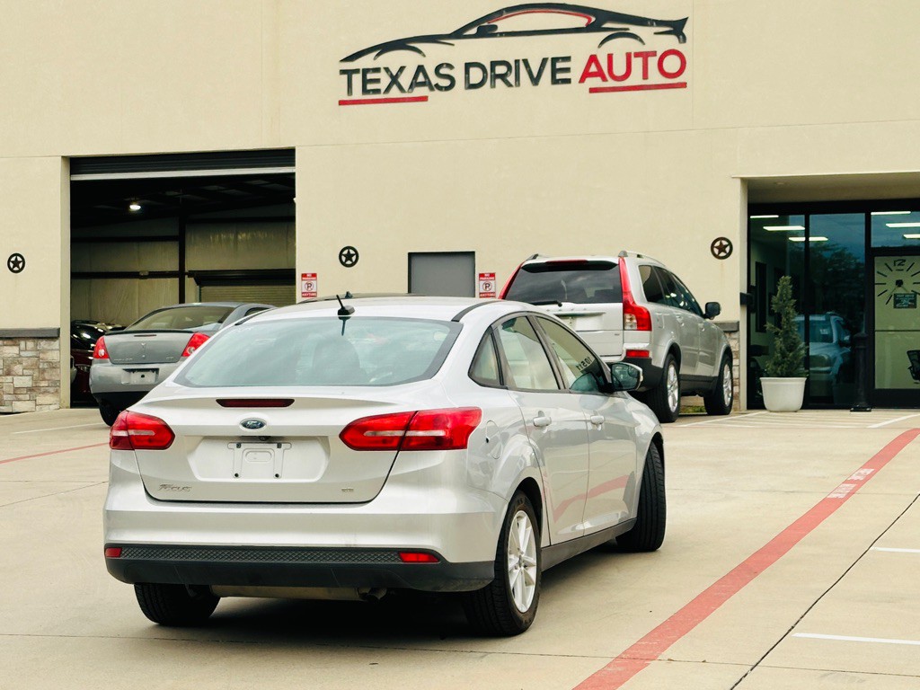 2017 Ford Focus Image 12