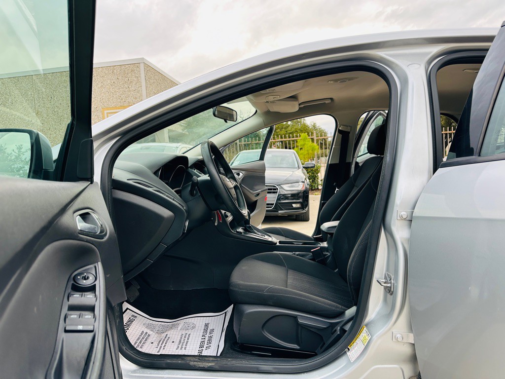 2017 Ford Focus Image 15