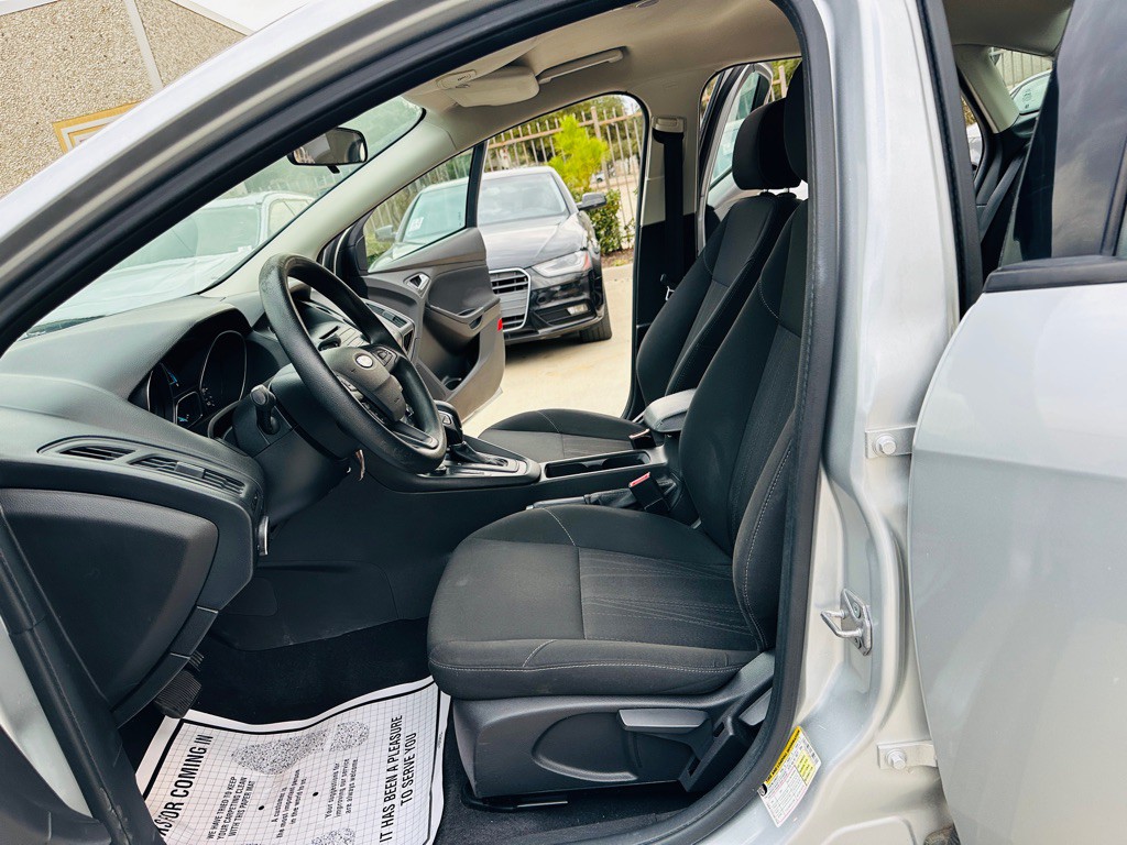 2017 Ford Focus Image 16