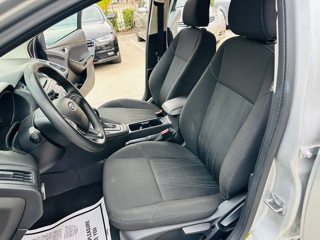 2017 Ford Focus Image 18