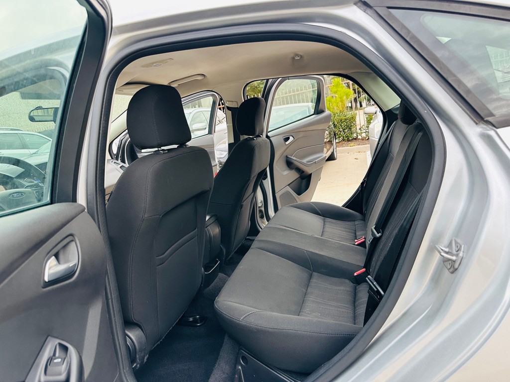 2017 Ford Focus Image 19