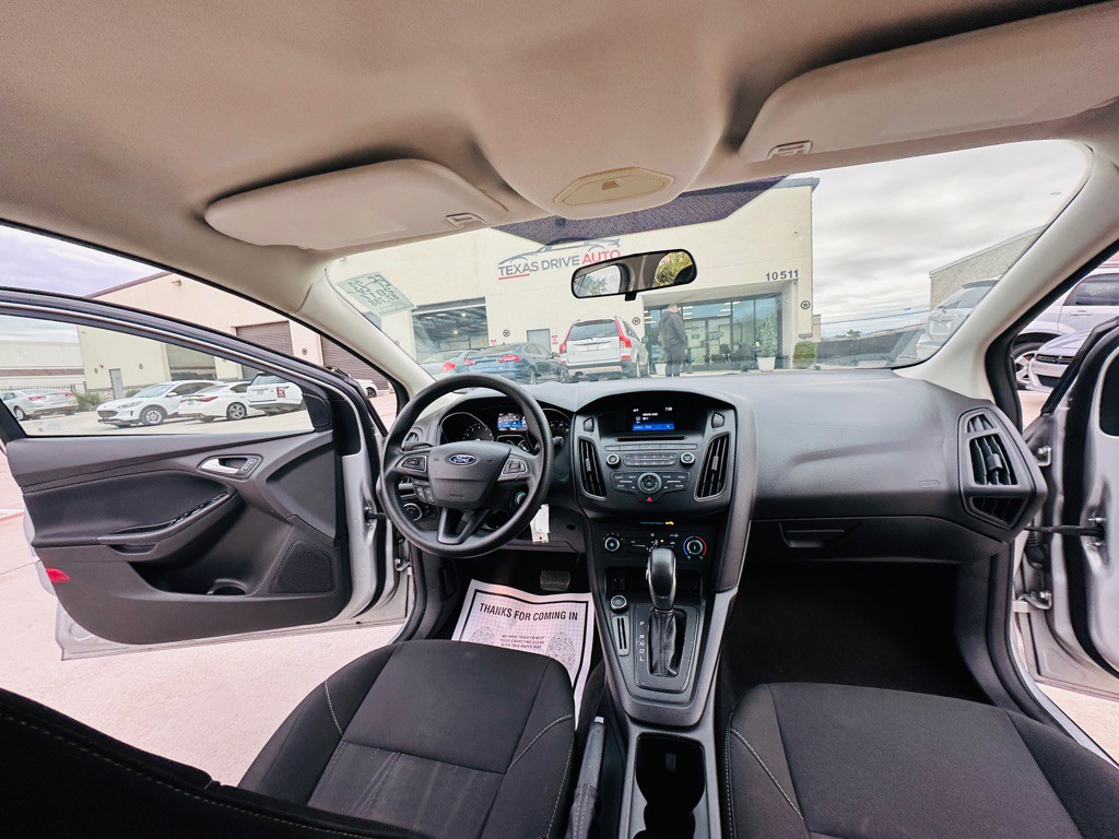 2017 Ford Focus Image 22