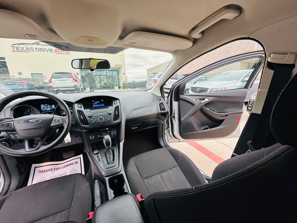 2017 Ford Focus Image 23