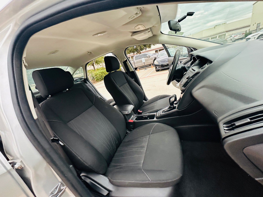 2017 Ford Focus Image 28