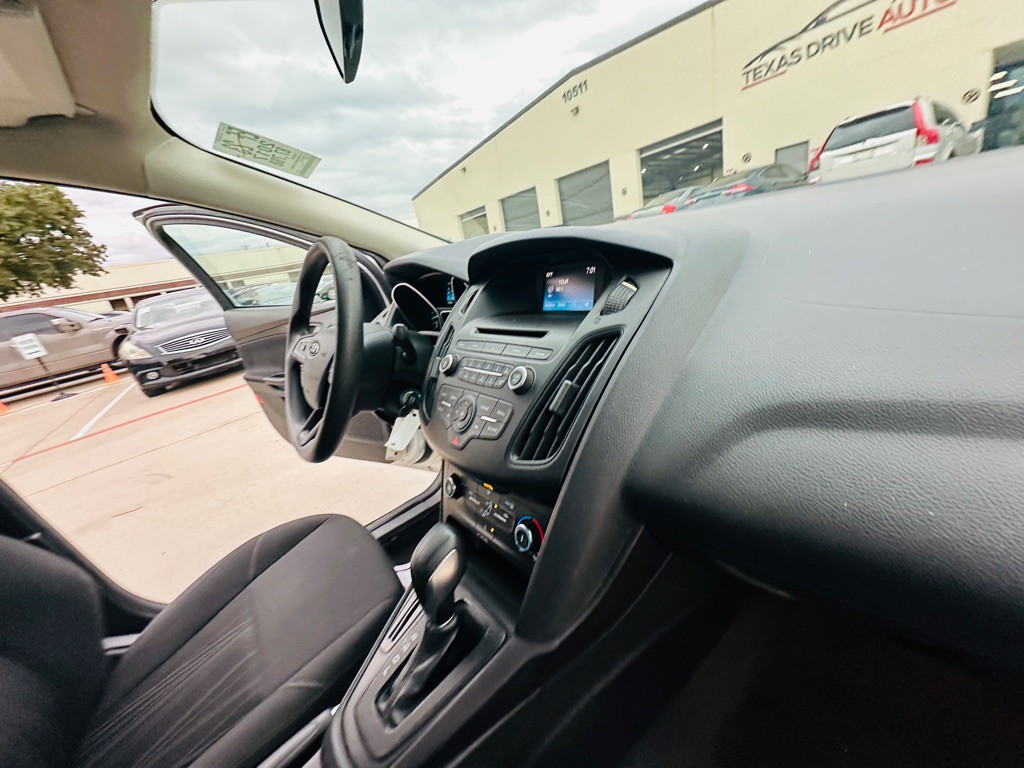 2017 Ford Focus Image 29