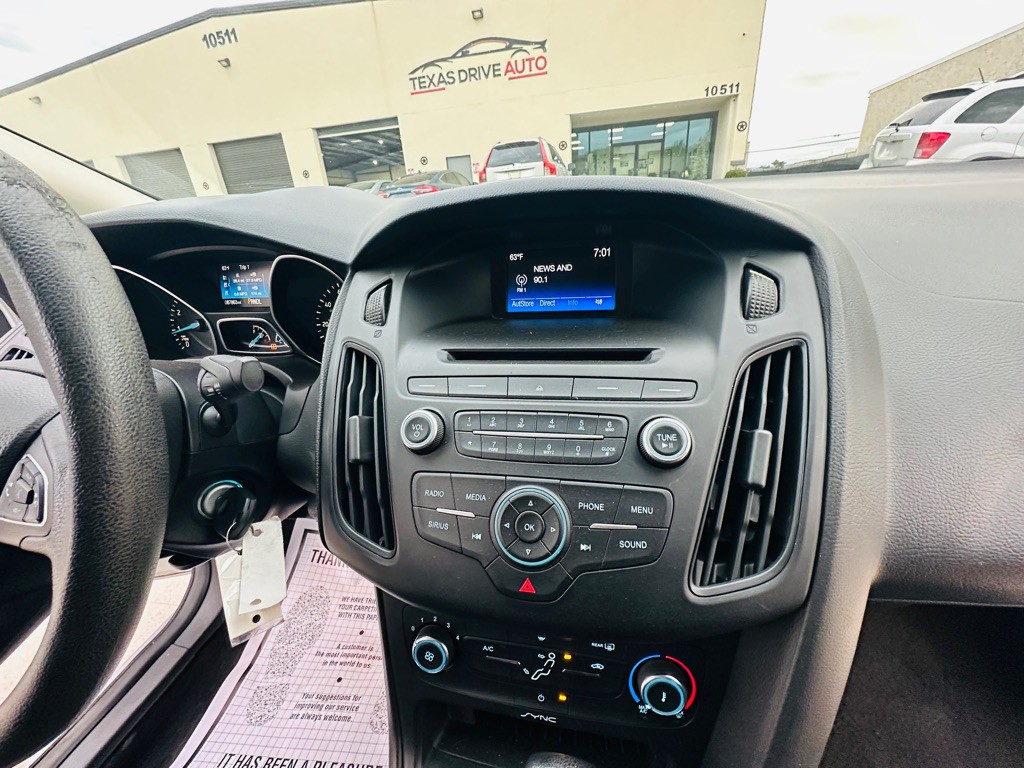 2017 Ford Focus Image 31