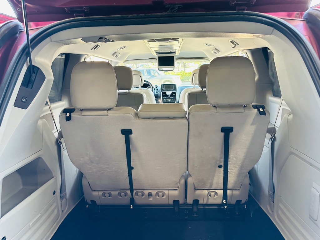 2013 Chrysler Town & Country Image 19