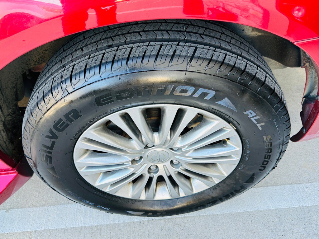 2013 Chrysler Town & Country Image 28