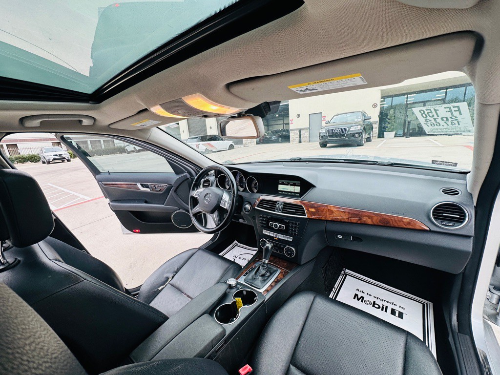 2014 Mercedes-Benz C-Class Image 24
