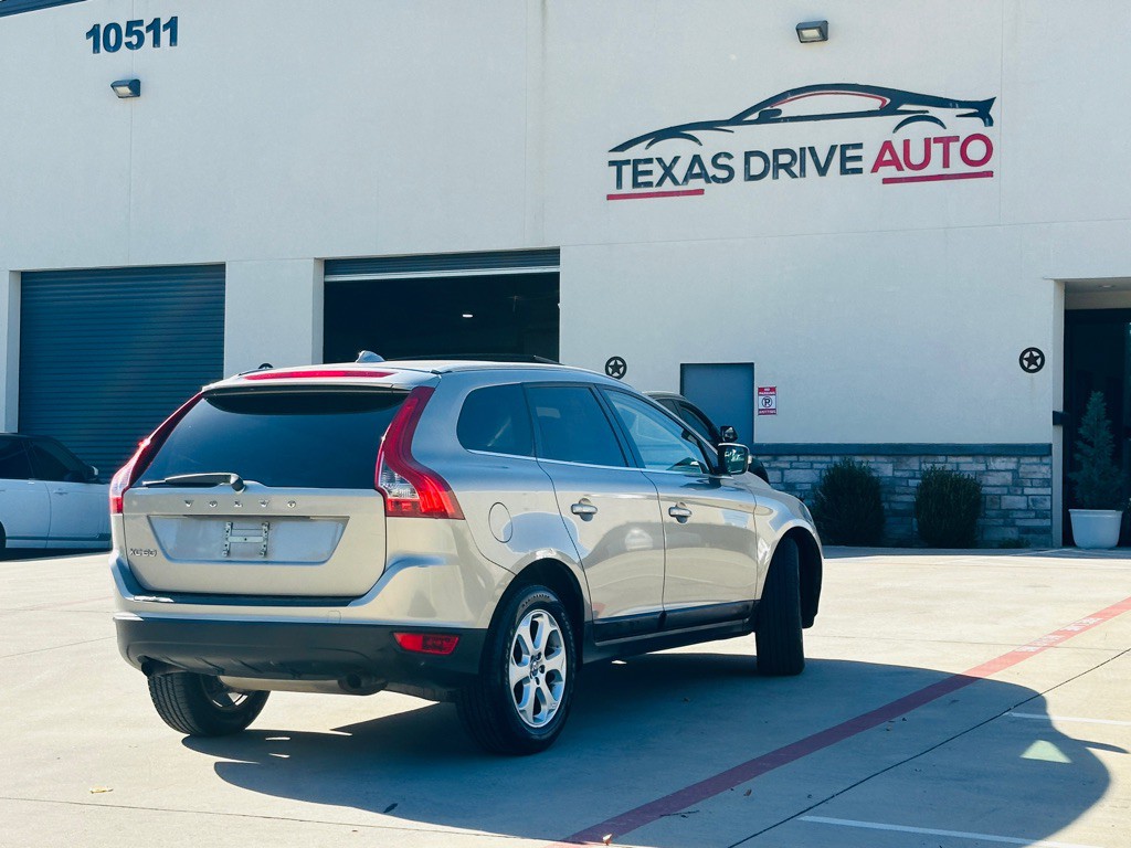 2011 Volvo XC60 Image 11