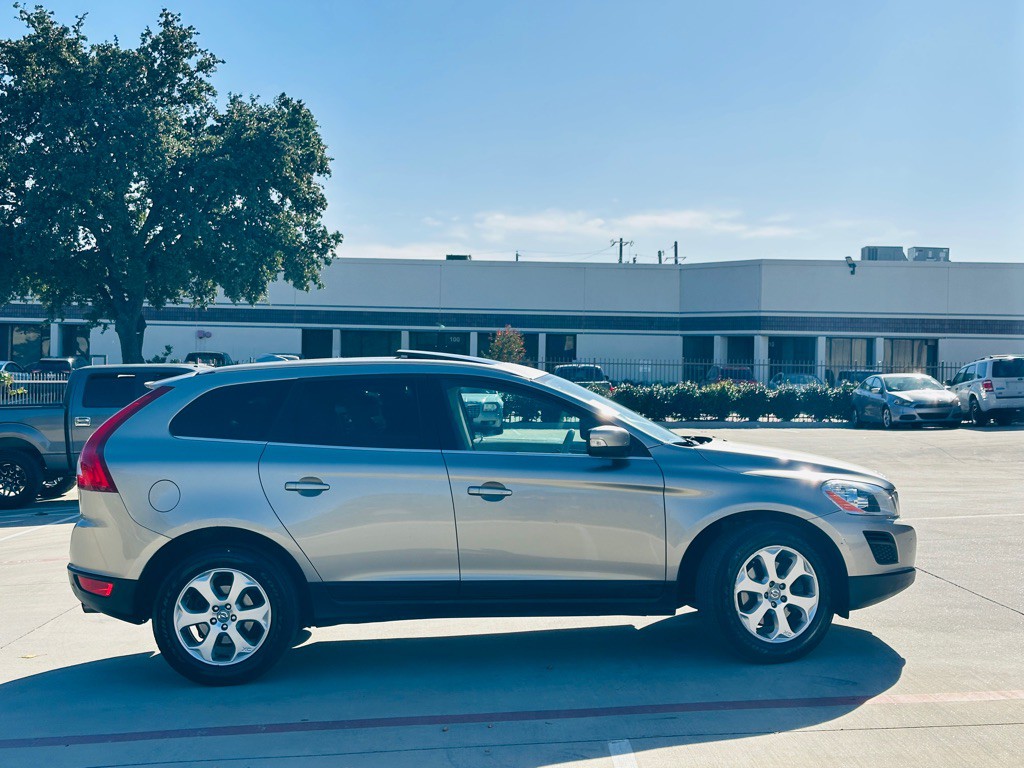 2011 Volvo XC60 Image 12