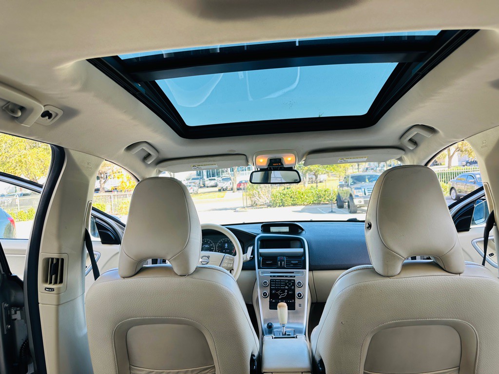 2011 Volvo XC60 Image 22