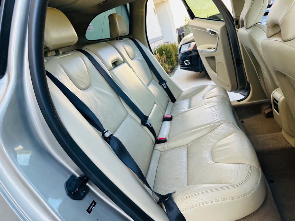 2011 Volvo XC60 Image 24