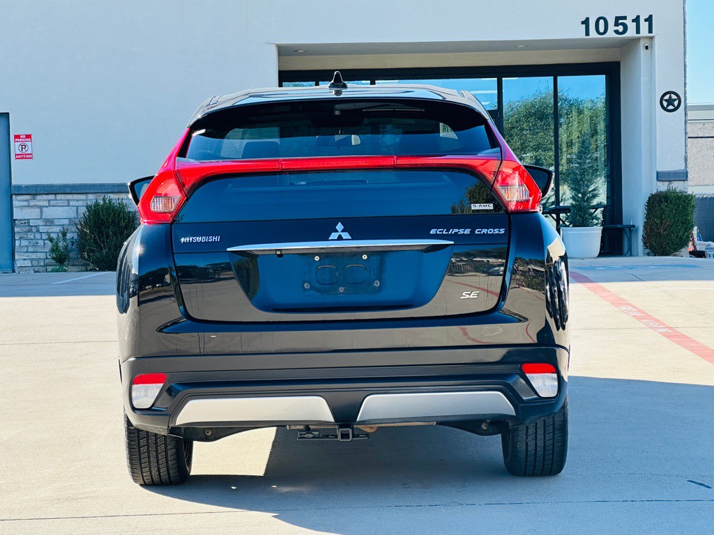 2018 Mitsubishi Eclipse Image 9