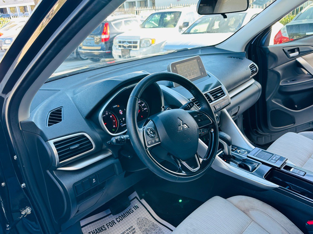 2018 Mitsubishi Eclipse Image 14