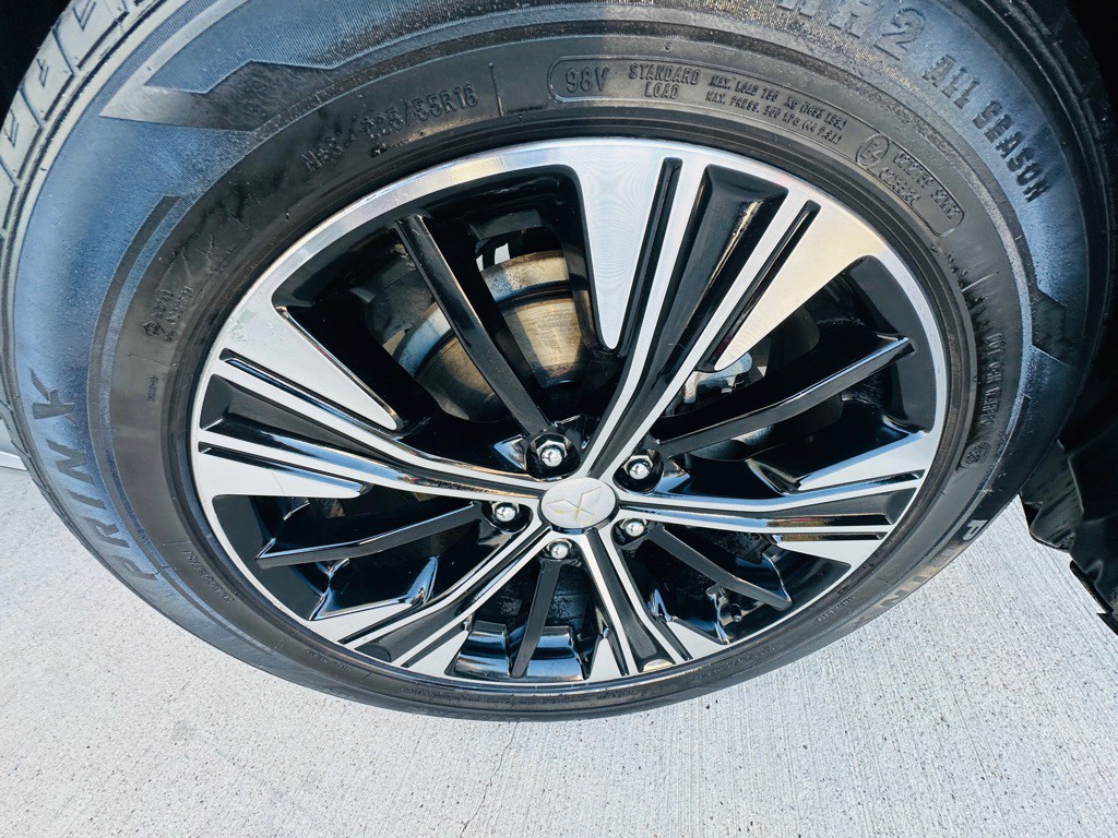 2018 Mitsubishi Eclipse Image 28