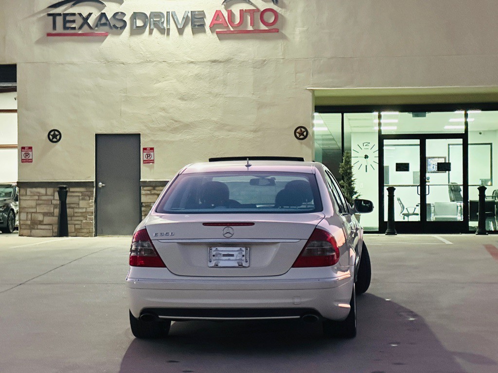 2009 Mercedes-Benz E-Class Image 10