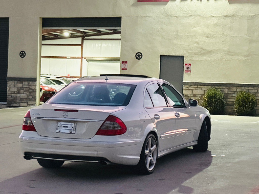 2009 Mercedes-Benz E-Class Image 11