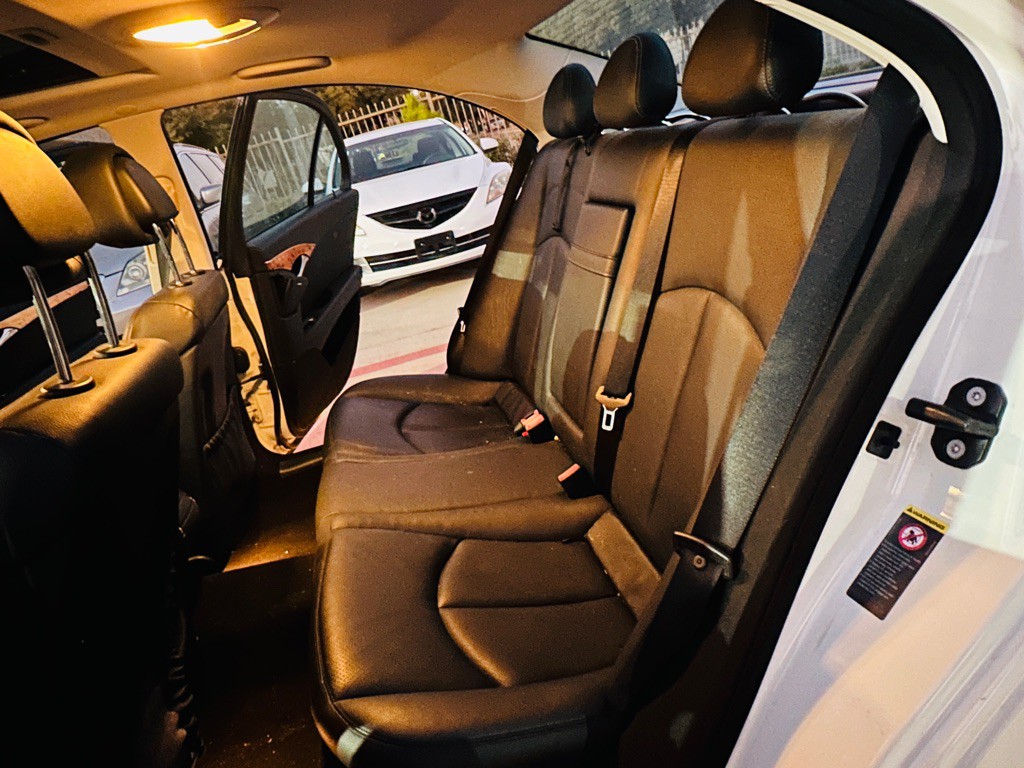 2009 Mercedes-Benz E-Class Image 18