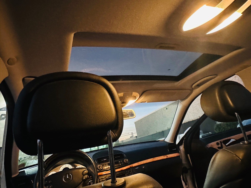 2009 Mercedes-Benz E-Class Image 19