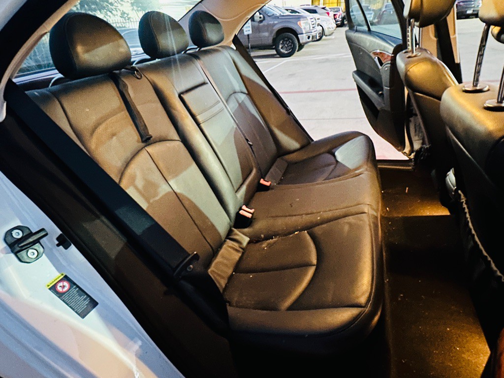 2009 Mercedes-Benz E-Class Image 21