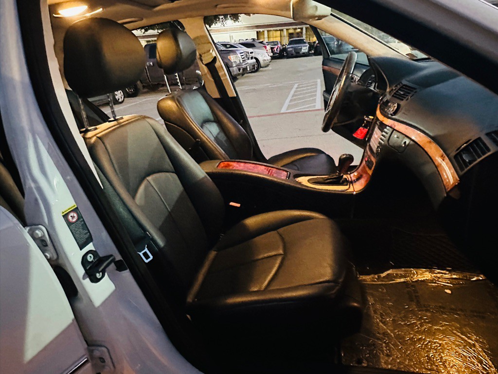 2009 Mercedes-Benz E-Class Image 22