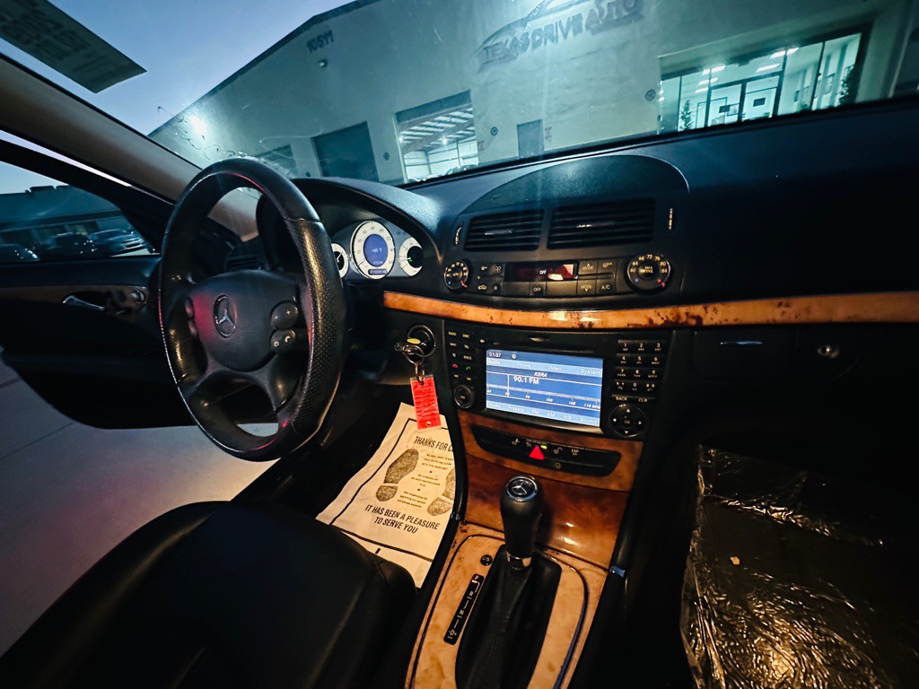 2009 Mercedes-Benz E-Class Image 26