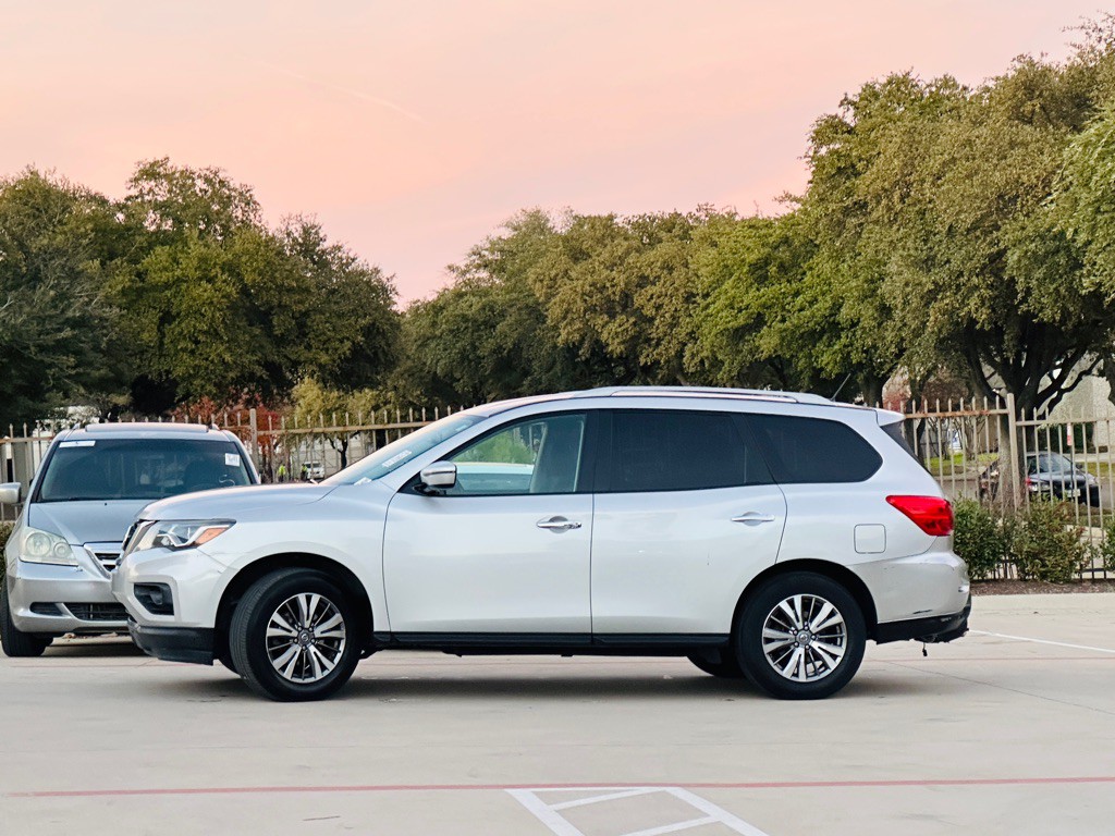 2018 Nissan Pathfinder Image 6