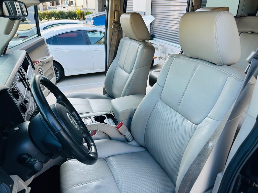 2006 Jeep Commander Image 16
