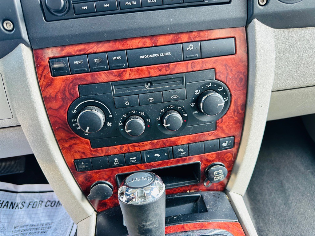 2006 Jeep Commander Image 18