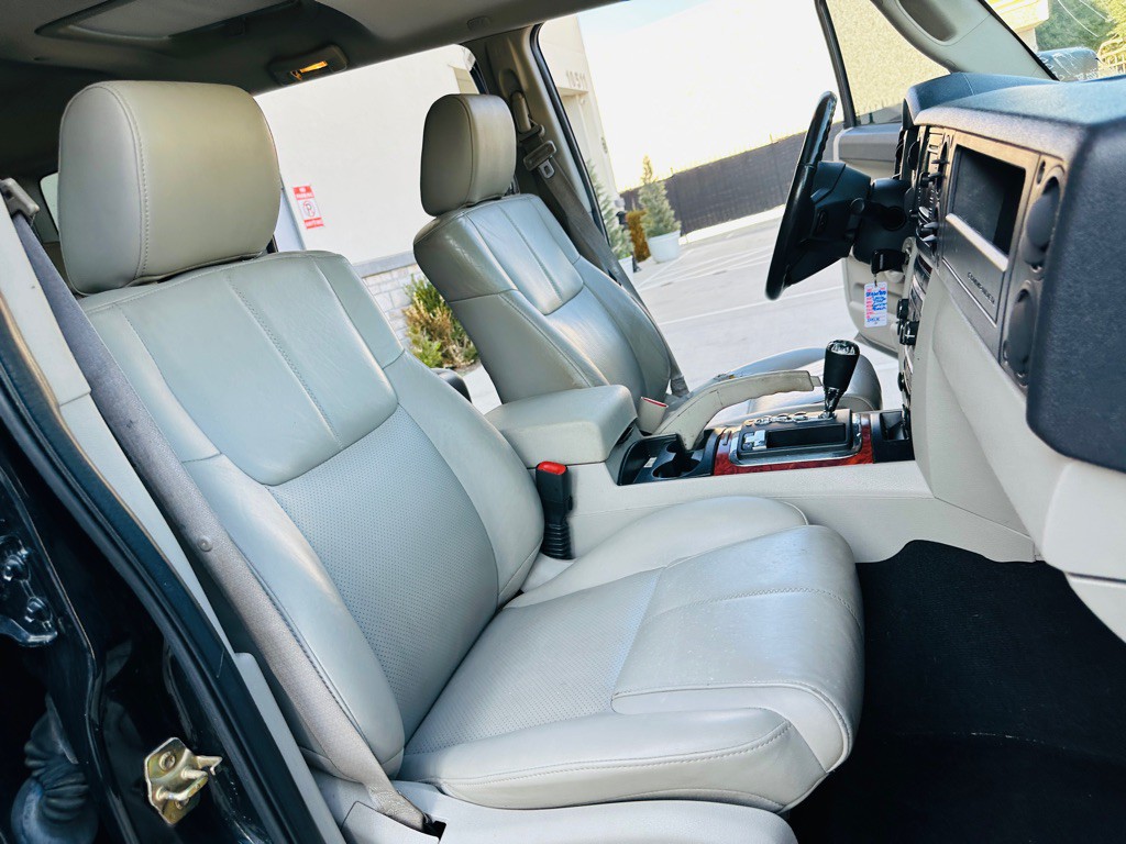 2006 Jeep Commander Image 28