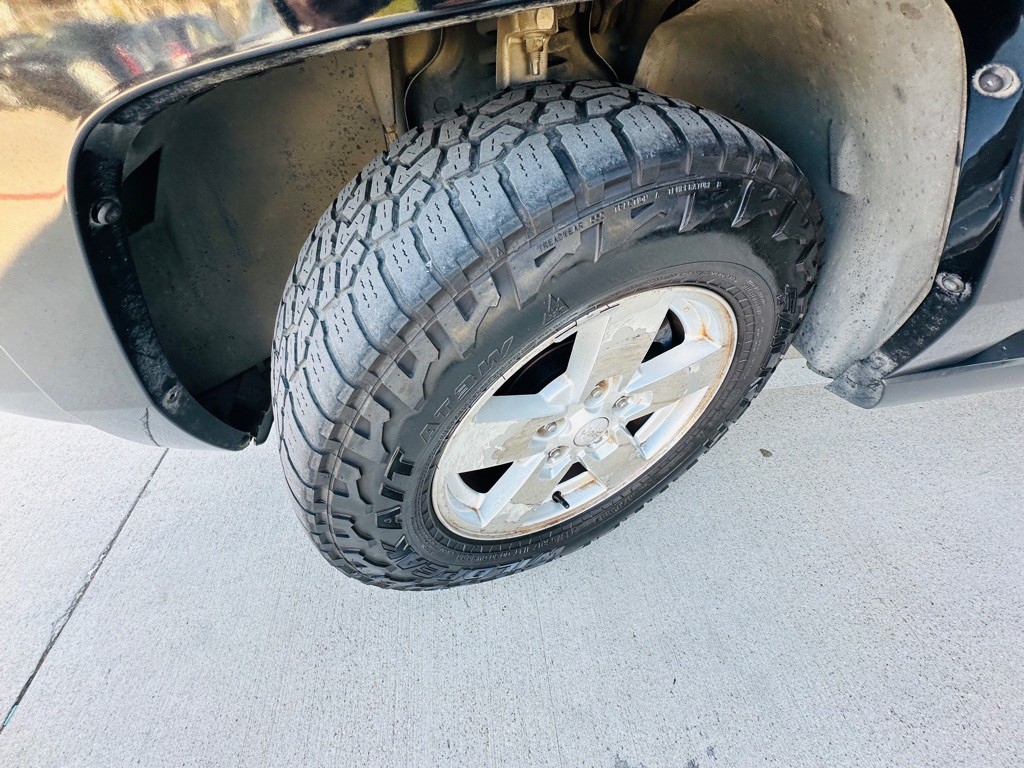 2006 Jeep Commander Image 32