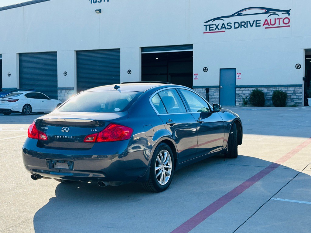 2009 INFINITI G37 Image 9